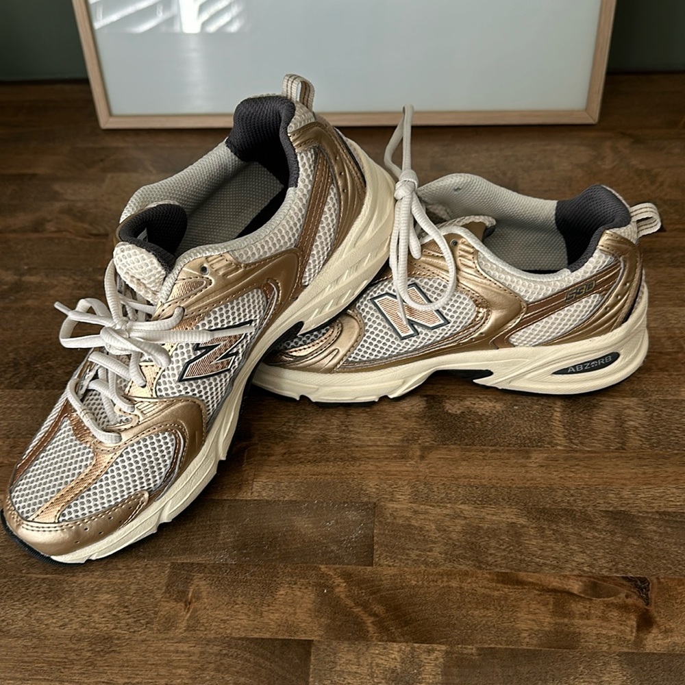 Metallic New Balance 530